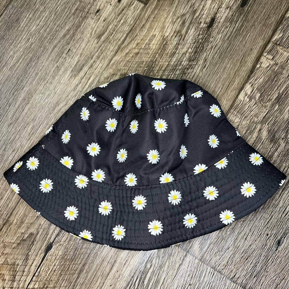Black Daisy Bucket Hat